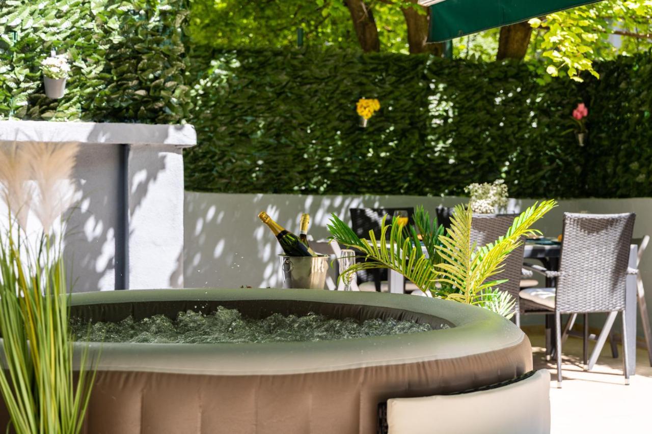 Oasis Luxury Apartment With Terrarce And Jacuzzi سبليت المظهر الخارجي الصورة