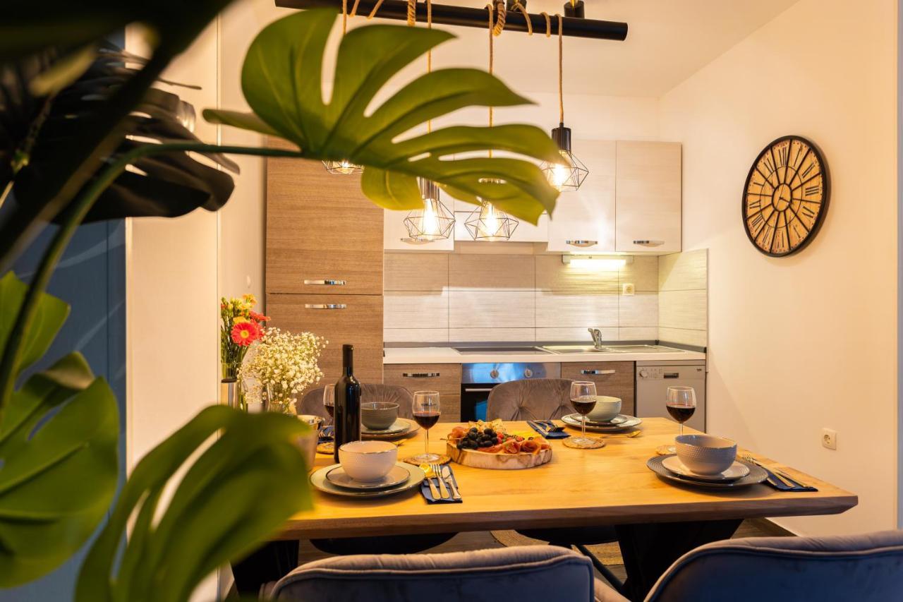 Oasis Luxury Apartment With Terrarce And Jacuzzi سبليت المظهر الخارجي الصورة